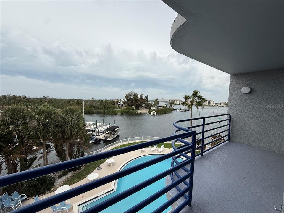 For Rent: $2,200 (2 beds, 2 baths, 1098 Square Feet)
