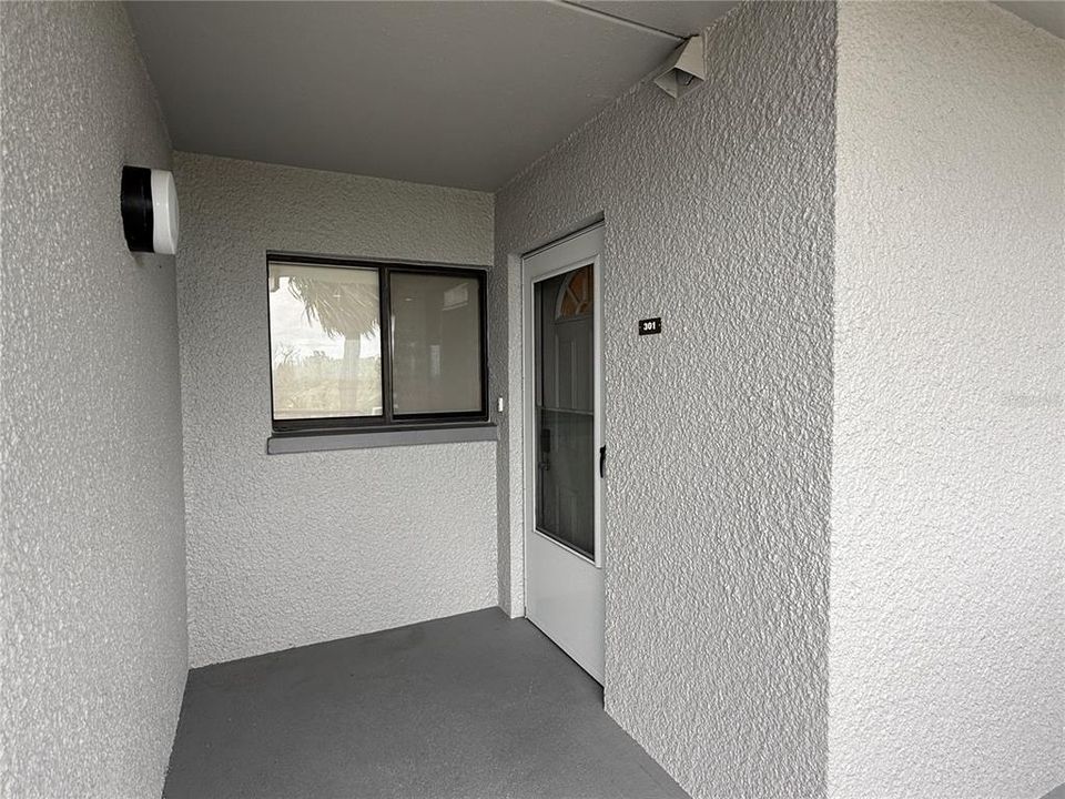 For Rent: $2,200 (2 beds, 2 baths, 1098 Square Feet)