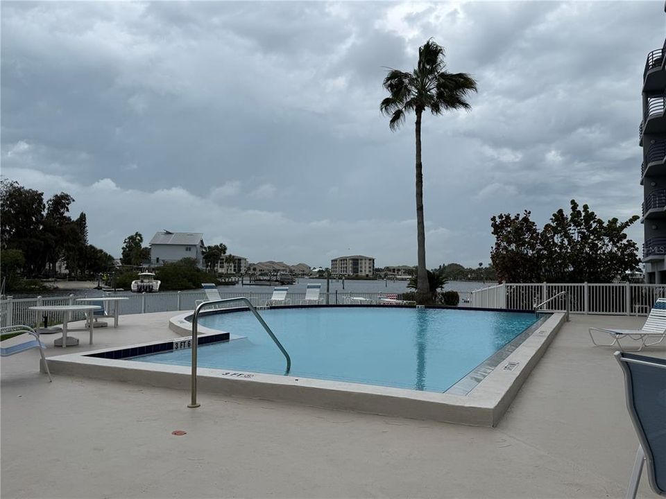 For Rent: $2,200 (2 beds, 2 baths, 1098 Square Feet)