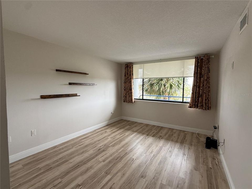 For Rent: $2,200 (2 beds, 2 baths, 1098 Square Feet)