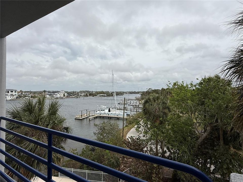 For Rent: $2,200 (2 beds, 2 baths, 1098 Square Feet)
