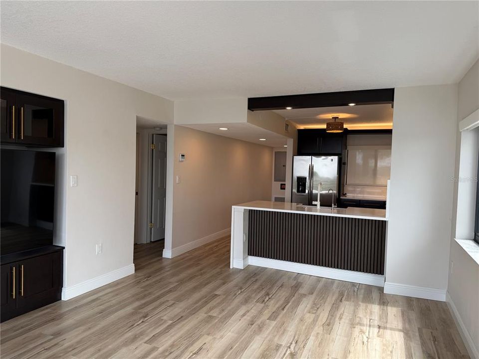 For Rent: $2,200 (2 beds, 2 baths, 1098 Square Feet)