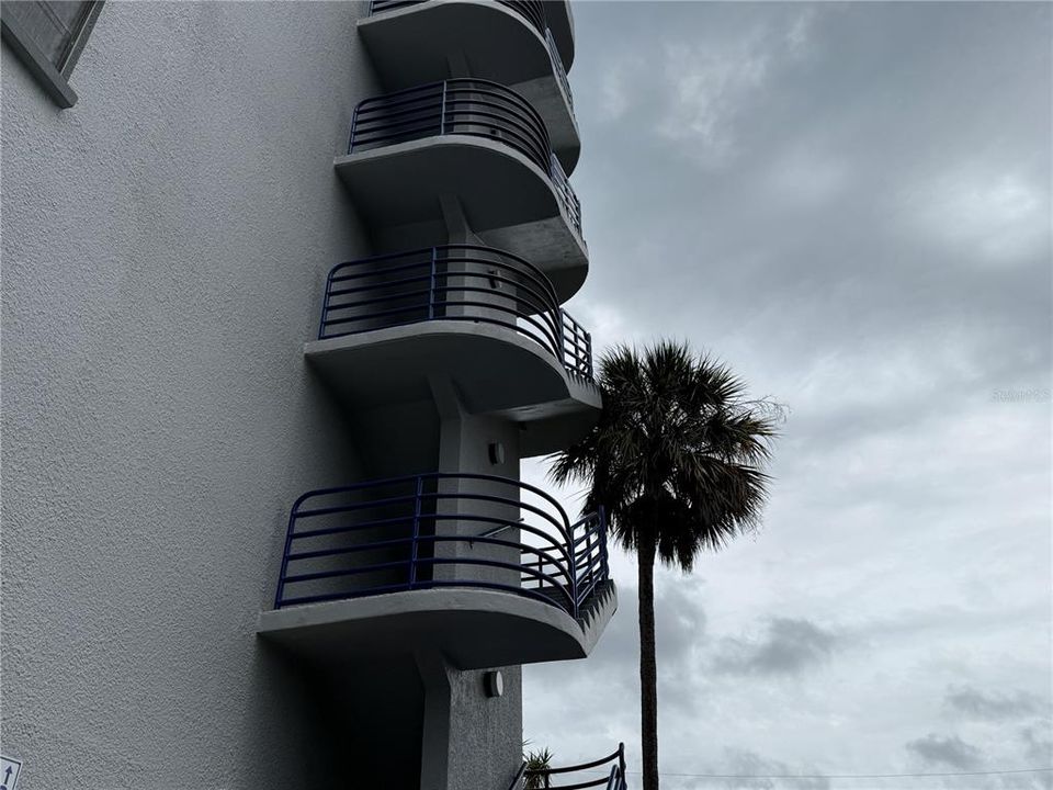 For Rent: $2,200 (2 beds, 2 baths, 1098 Square Feet)