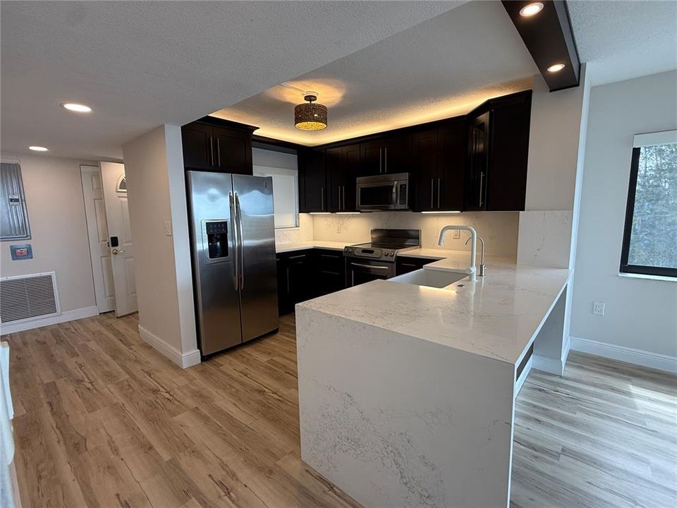 For Rent: $2,200 (2 beds, 2 baths, 1098 Square Feet)