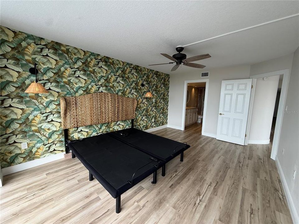 For Rent: $2,200 (2 beds, 2 baths, 1098 Square Feet)