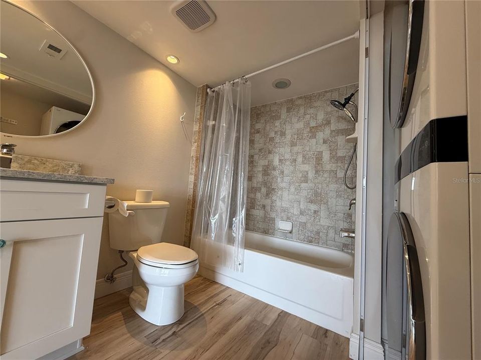 For Rent: $2,200 (2 beds, 2 baths, 1098 Square Feet)