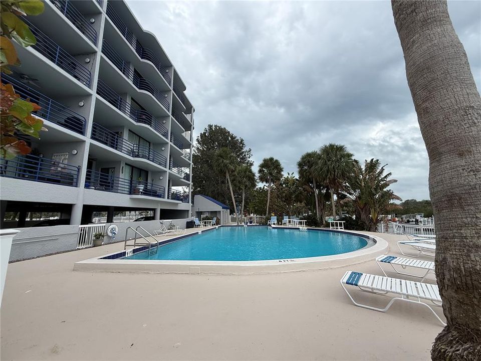 For Rent: $2,200 (2 beds, 2 baths, 1098 Square Feet)
