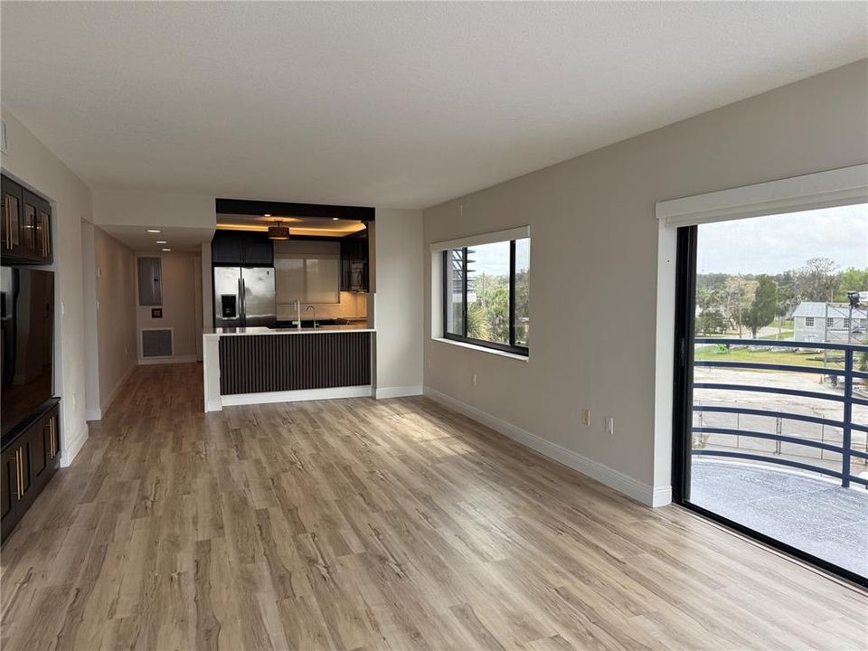 For Rent: $2,200 (2 beds, 2 baths, 1098 Square Feet)