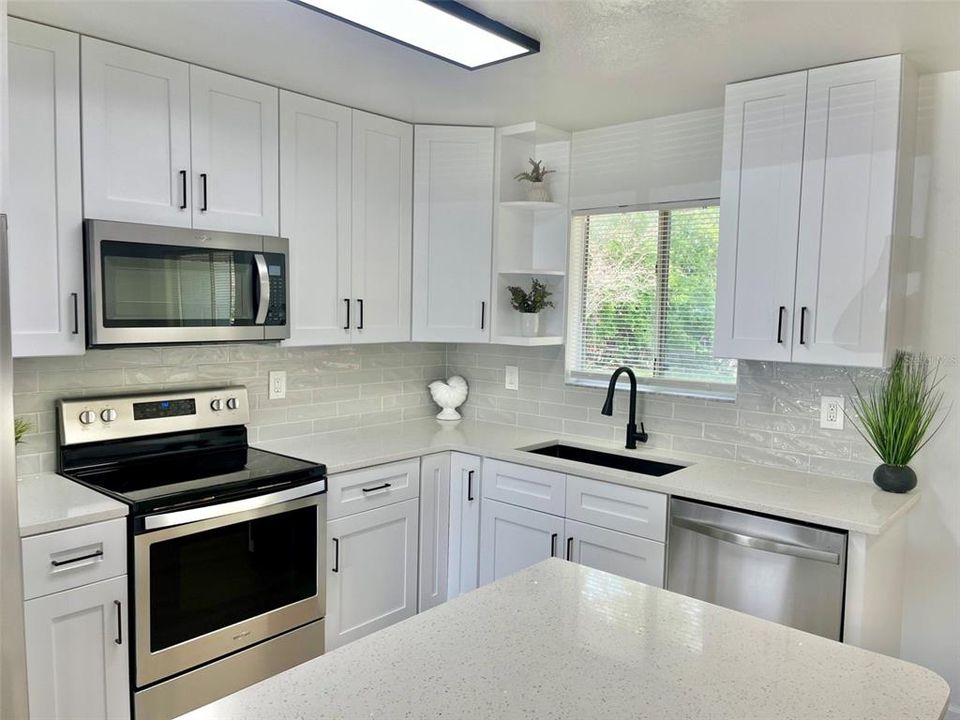 На продажу: $315,000 (3 спален, 2 ванн, 1352 Квадратных фут)