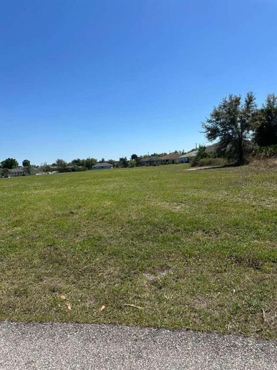 На продажу: $49,990 (0.23 acres)