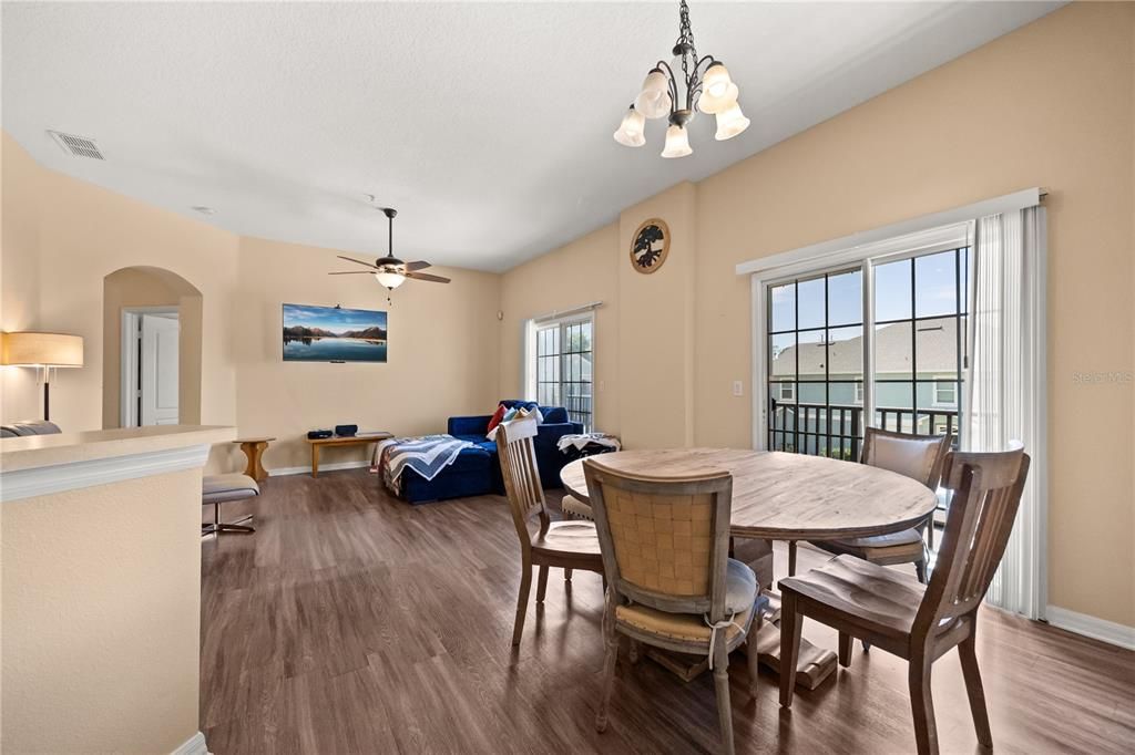 For Sale: $224,900 (2 beds, 2 baths, 1214 Square Feet)