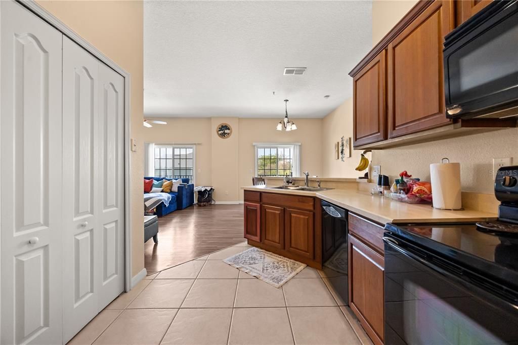 For Sale: $224,900 (2 beds, 2 baths, 1214 Square Feet)