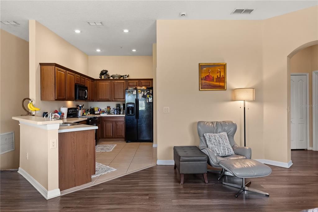 For Sale: $224,900 (2 beds, 2 baths, 1214 Square Feet)