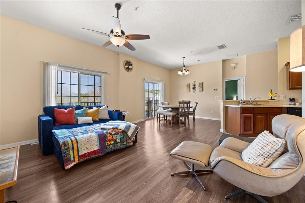 For Sale: $224,900 (2 beds, 2 baths, 1214 Square Feet)