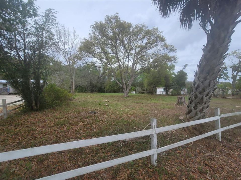 На продажу: $74,000 (0.61 acres)