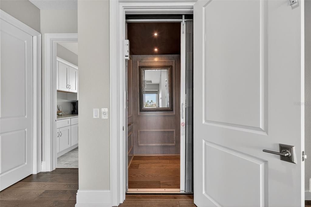 En Venta: $4,395,000 (4 camas, 4 baños, 4487 Pies cuadrados)