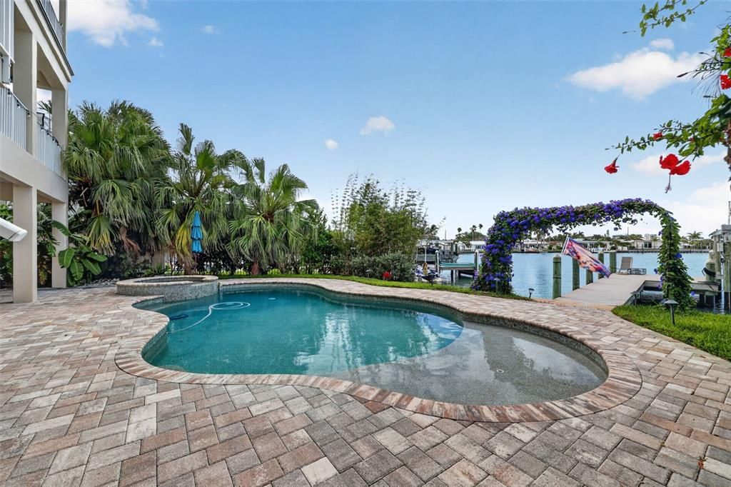En Venta: $4,395,000 (4 camas, 4 baños, 4487 Pies cuadrados)
