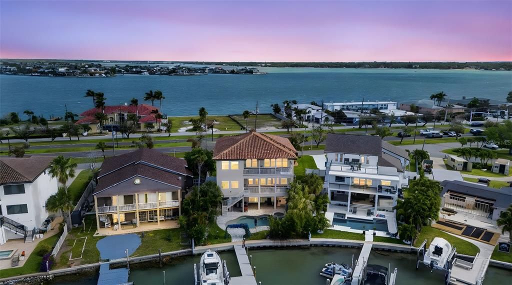 En Venta: $4,395,000 (4 camas, 4 baños, 4487 Pies cuadrados)