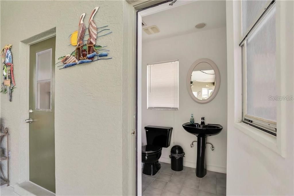 Под контрактом: $599,900 (4 спален, 2 ванн, 3112 Квадратных фут)