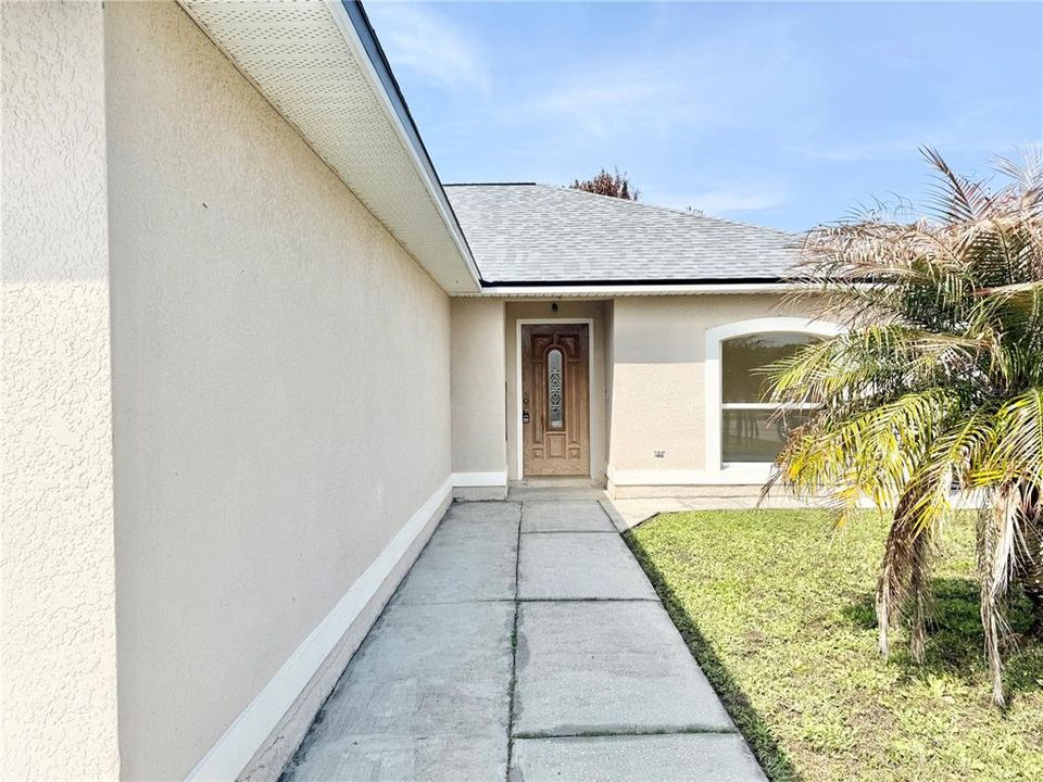 Activo con contrato: $305,000 (3 camas, 2 baños, 1090 Pies cuadrados)