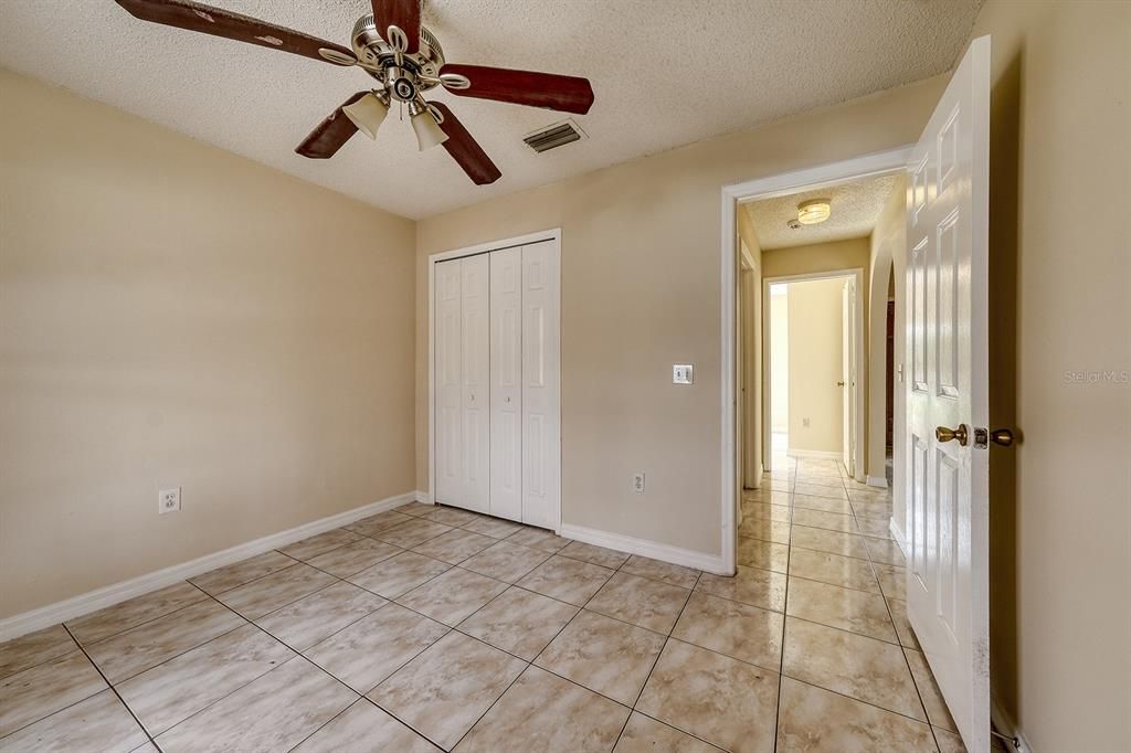 Activo con contrato: $305,000 (3 camas, 2 baños, 1090 Pies cuadrados)
