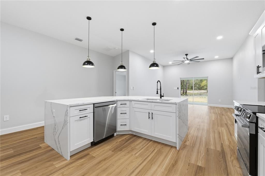 En Venta: $423,990 (3 camas, 2 baños, 1683 Pies cuadrados)