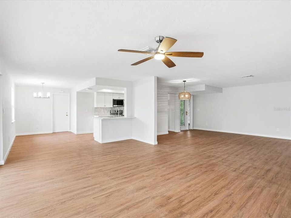 Activo con contrato: $349,900 (3 camas, 2 baños, 1646 Pies cuadrados)
