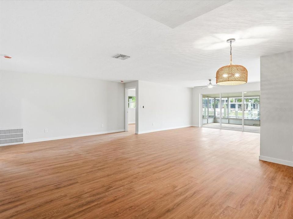 Activo con contrato: $349,900 (3 camas, 2 baños, 1646 Pies cuadrados)