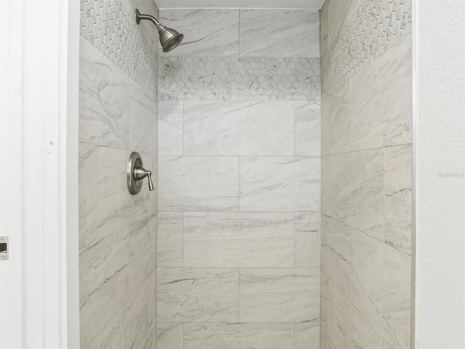 Activo con contrato: $349,900 (3 camas, 2 baños, 1646 Pies cuadrados)