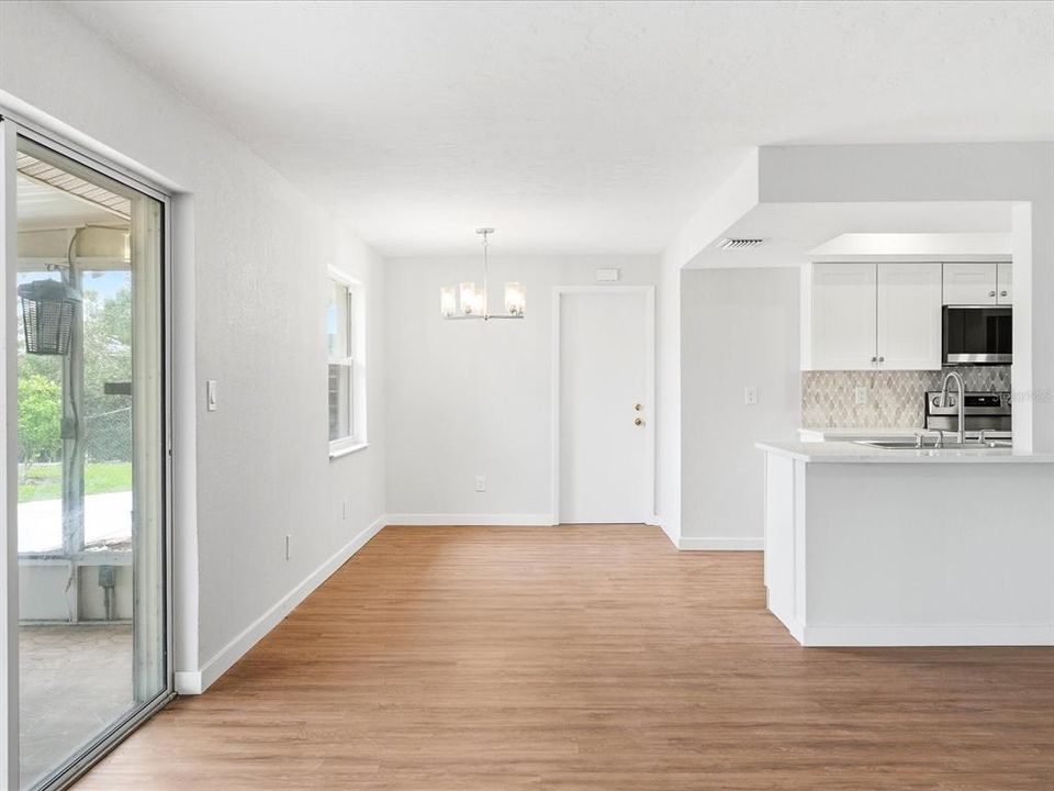Activo con contrato: $349,900 (3 camas, 2 baños, 1646 Pies cuadrados)