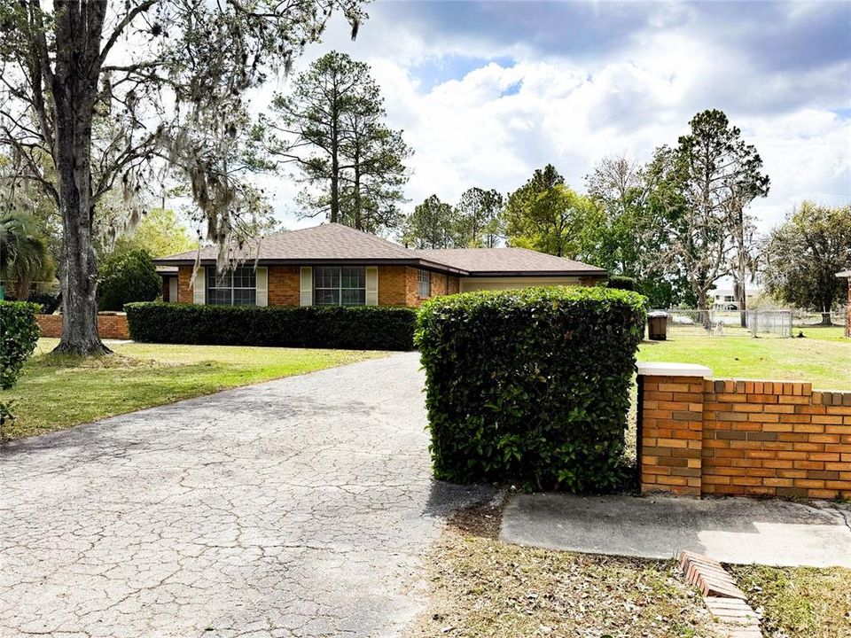 For Sale: $290,000 (3 beds, 2 baths, 1638 Square Feet)