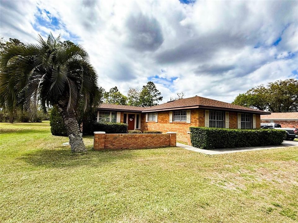 For Sale: $290,000 (3 beds, 2 baths, 1638 Square Feet)