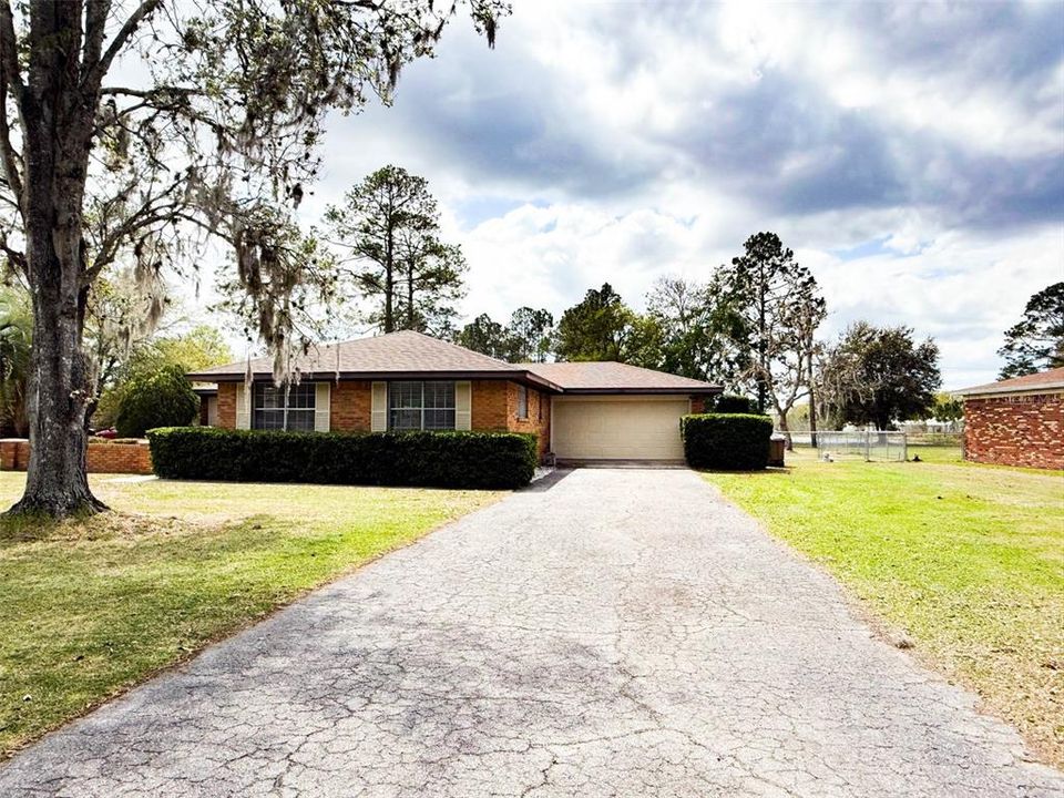 For Sale: $290,000 (3 beds, 2 baths, 1638 Square Feet)