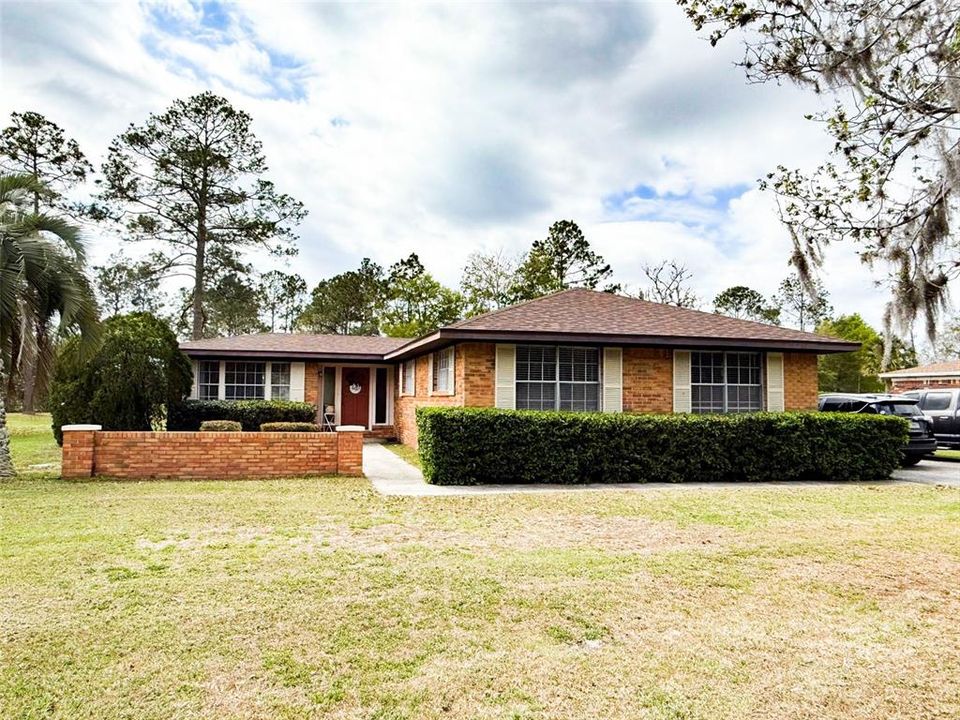 For Sale: $290,000 (3 beds, 2 baths, 1638 Square Feet)