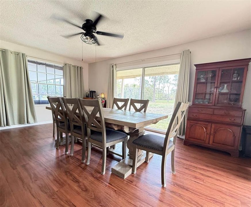 For Sale: $290,000 (3 beds, 2 baths, 1638 Square Feet)
