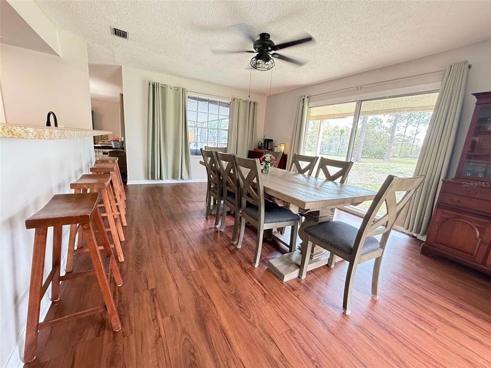 For Sale: $290,000 (3 beds, 2 baths, 1638 Square Feet)