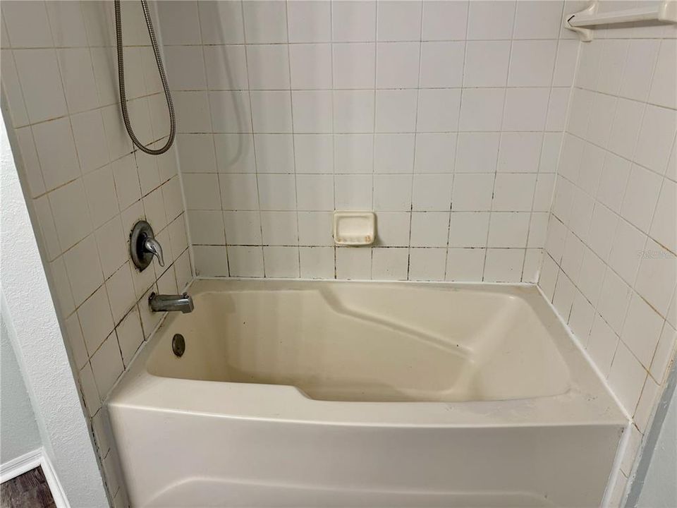 For Sale: $149,900 (1 beds, 1 baths, 951 Square Feet)