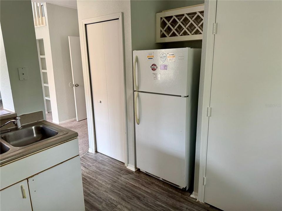 For Sale: $149,900 (1 beds, 1 baths, 951 Square Feet)