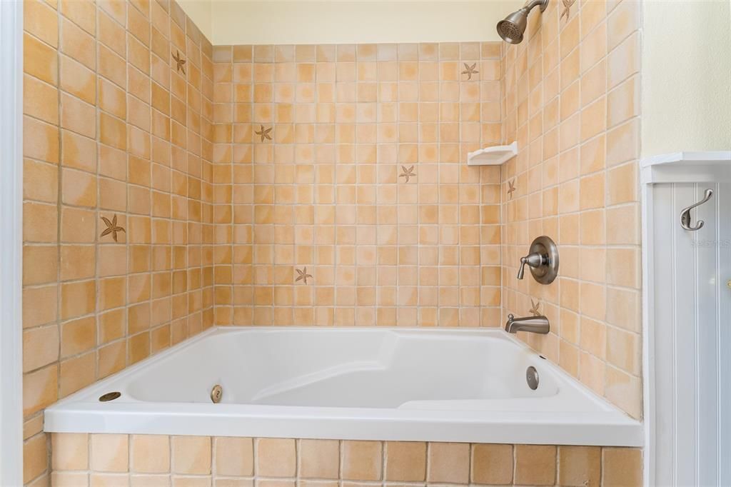Под контрактом: $825,000 (3 спален, 2 ванн, 1931 Квадратных фут)