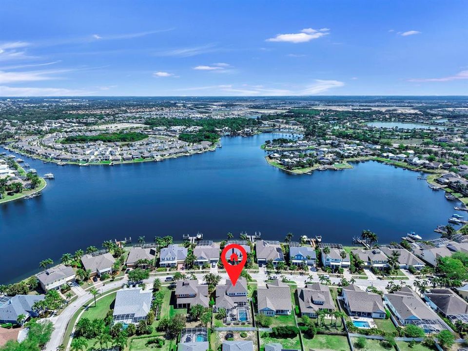 Под контрактом: $770,000 (4 спален, 3 ванн, 3605 Квадратных фут)
