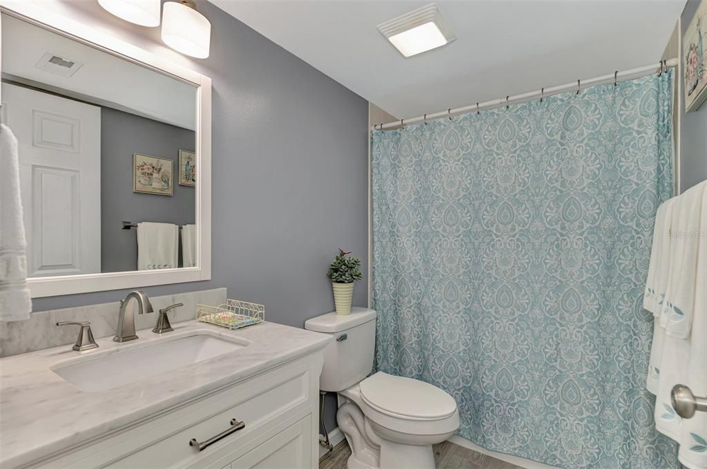 For Sale: $249,900 (2 beds, 2 baths, 1002 Square Feet)