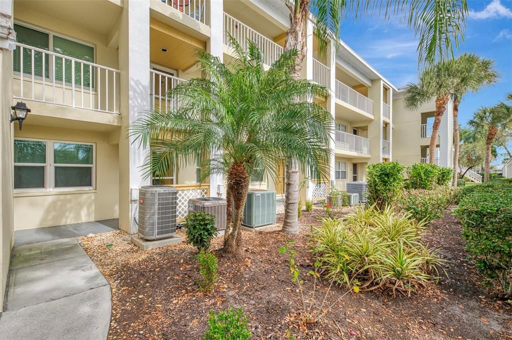 For Sale: $249,900 (2 beds, 2 baths, 1002 Square Feet)