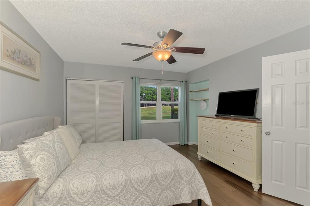 For Sale: $249,900 (2 beds, 2 baths, 1002 Square Feet)
