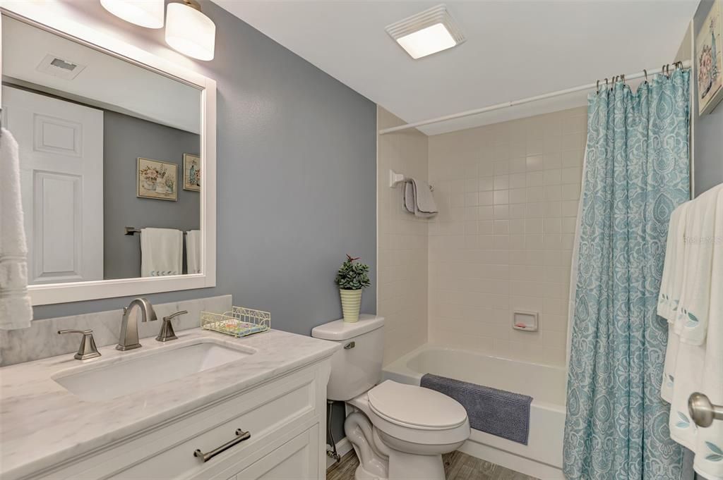 For Sale: $249,900 (2 beds, 2 baths, 1002 Square Feet)