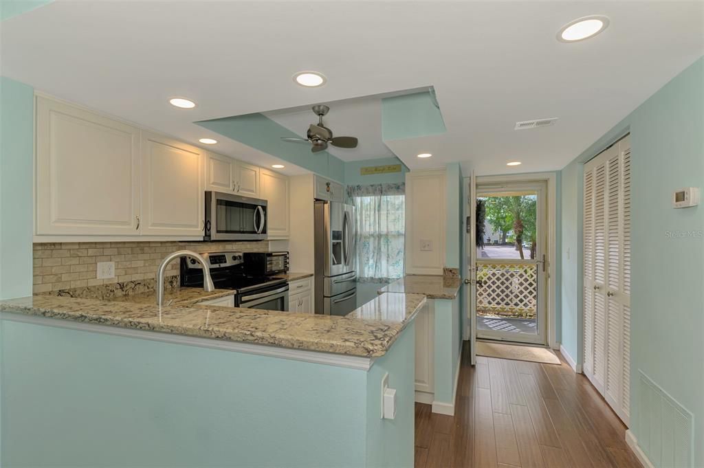 For Sale: $249,900 (2 beds, 2 baths, 1002 Square Feet)