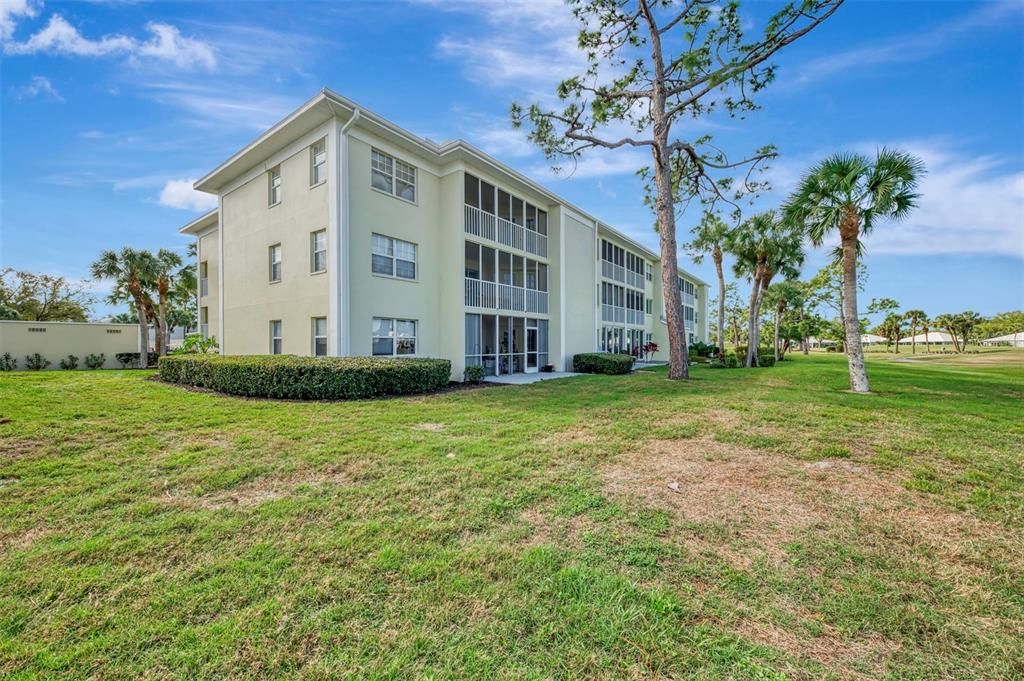 For Sale: $249,900 (2 beds, 2 baths, 1002 Square Feet)