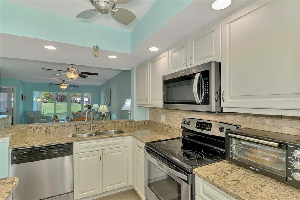 For Sale: $249,900 (2 beds, 2 baths, 1002 Square Feet)
