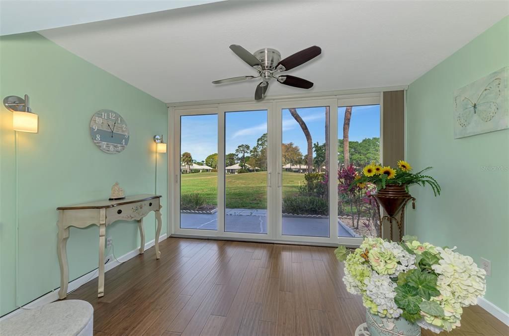 For Sale: $249,900 (2 beds, 2 baths, 1002 Square Feet)