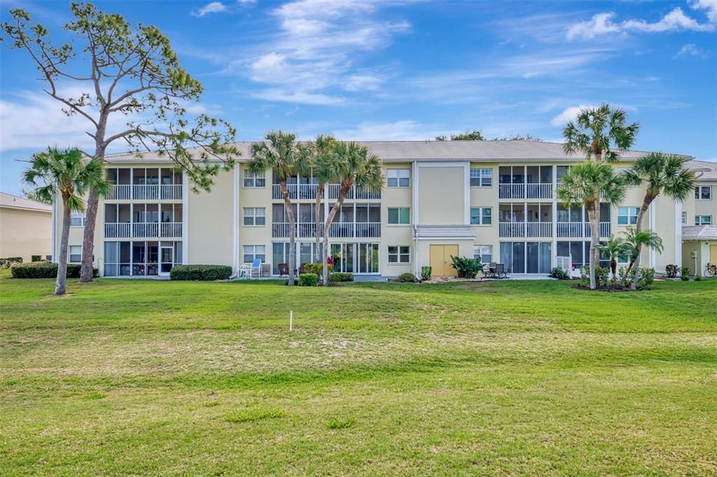For Sale: $249,900 (2 beds, 2 baths, 1002 Square Feet)