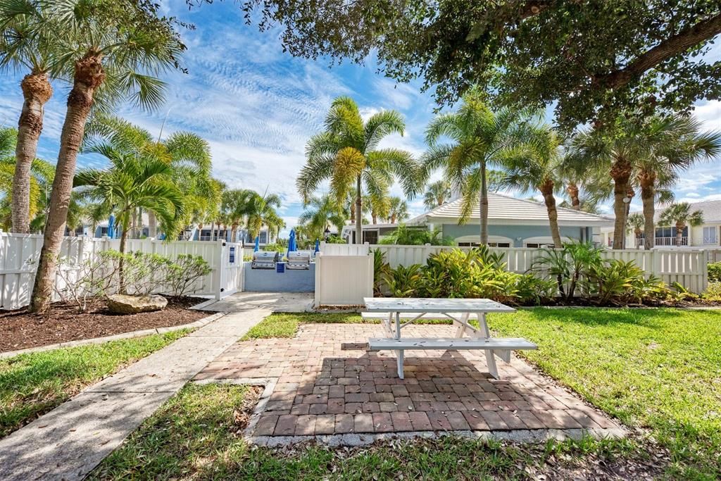 For Sale: $249,900 (2 beds, 2 baths, 1002 Square Feet)